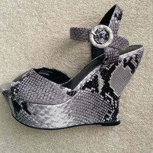 Alice+olivia Womens Jana Natural
Inimal Print Platform Sandals Shoe